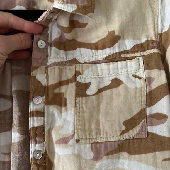 Lovestitch‎ 100% Cotton Gauze Tan and Pink Camo Button Down Shirt Sz L - Picture 5 of 7